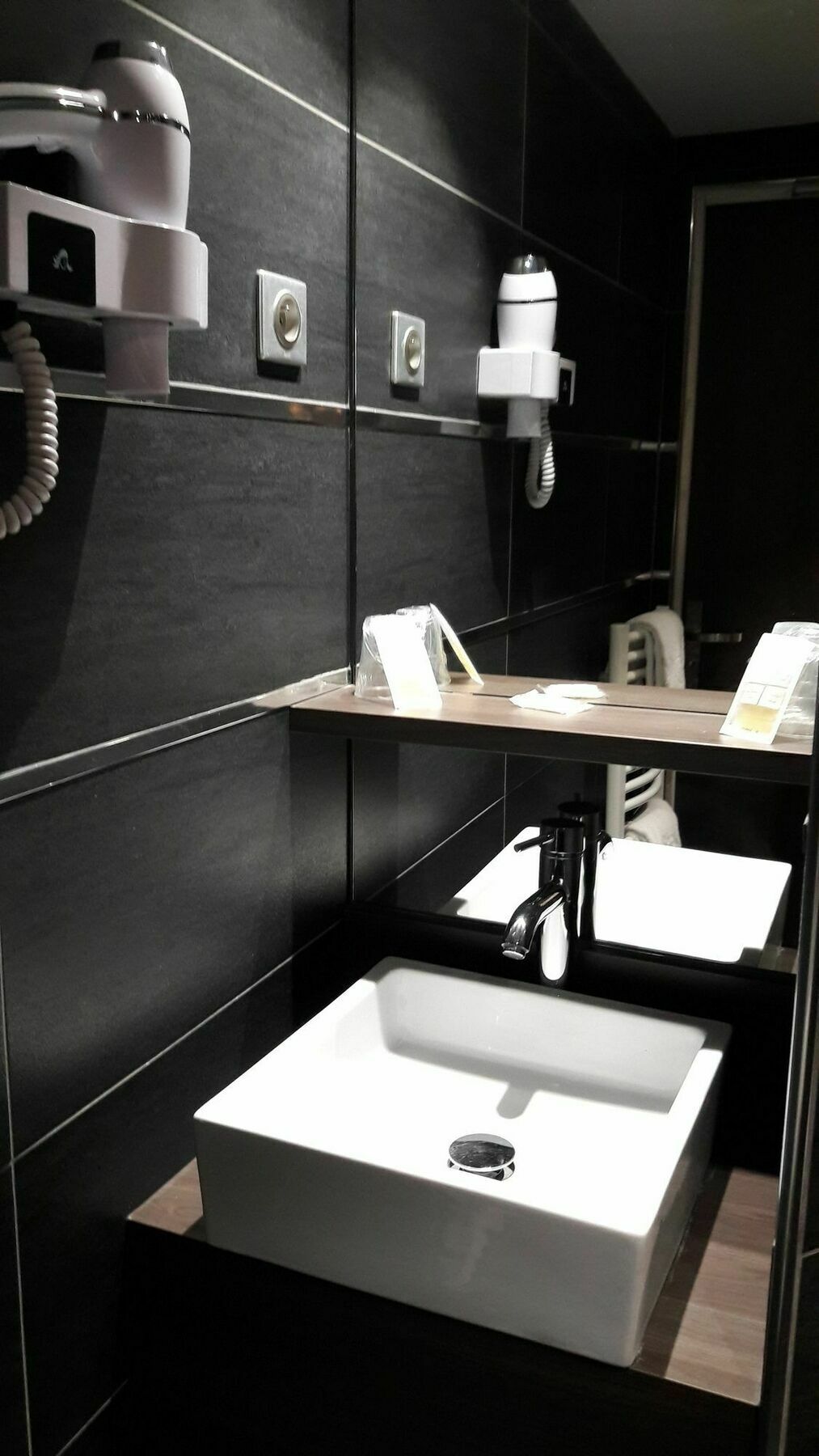 Hotel Crocus Caen Memorial المظهر الخارجي الصورة